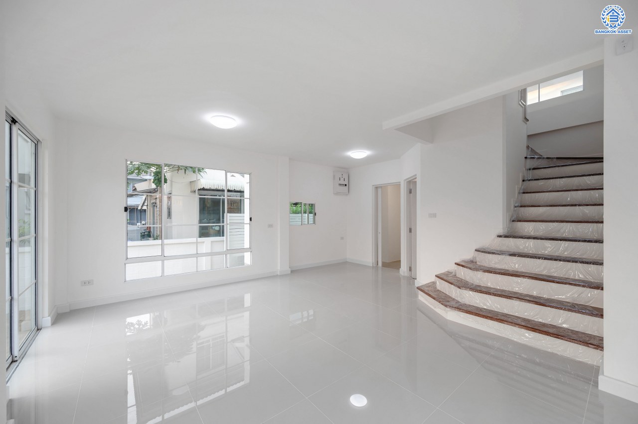 บ้านมือสองตกแต่งใหม่ โครงการ ชัยพฤกษ์ ติวานนท์-ราชพฤกษ์1 หลังมุม เนื้อที่ 68.4 ตร.ว. ฟังก์ชัน 3 ห้องนอน 2 ห้องน้ำ จอดรถได้ 2 คัน สภาพแวดล้อมดี บนทำเลศักยภาพ หน้าโครงการติดถนนใหญ่ เชื่อมต่อถนนราชพฤกษ์ ใกล้จุดขึ้นทางด่วน "ศรีสมาน" ใกล้ห้าง "เซ็นทรัล เวสต์เกต" และ "โรบินสัน ไลฟ์สไตล์ ศรีสมาน"...